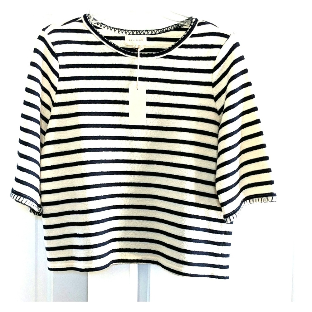 Short sleeve sweater